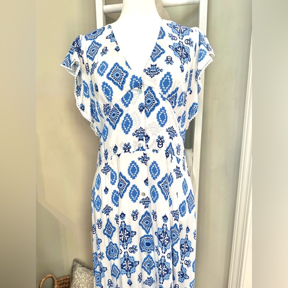 🔥BNWT Butterfly Sleeved Shirred Single Breasted Maxi Dress! - Picture 5 of 9